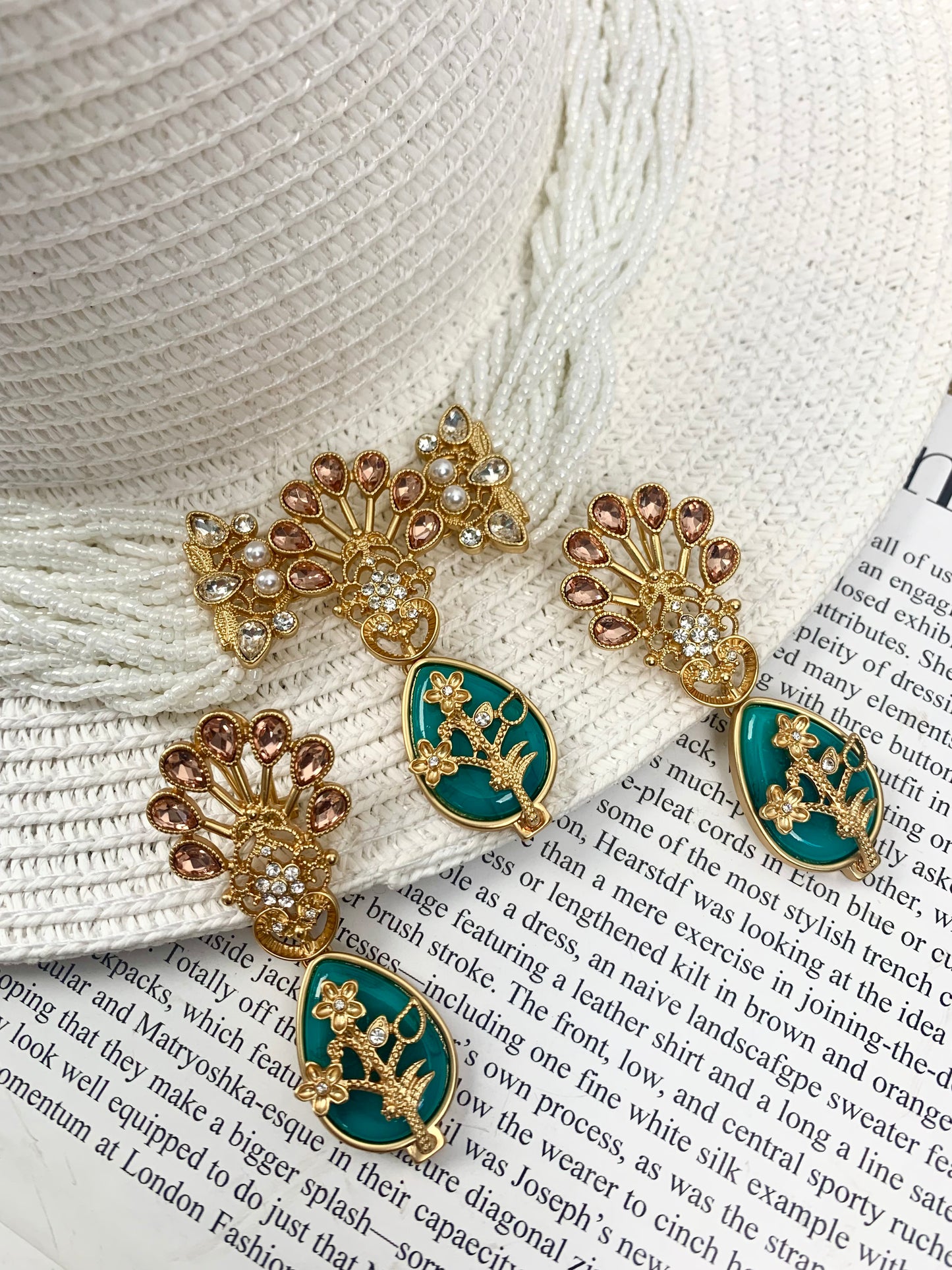 Royal-Inspired Multi-Strand Jewelry Set: Delicate Glass Bead Chains with Gold-Plated Floral Motifs