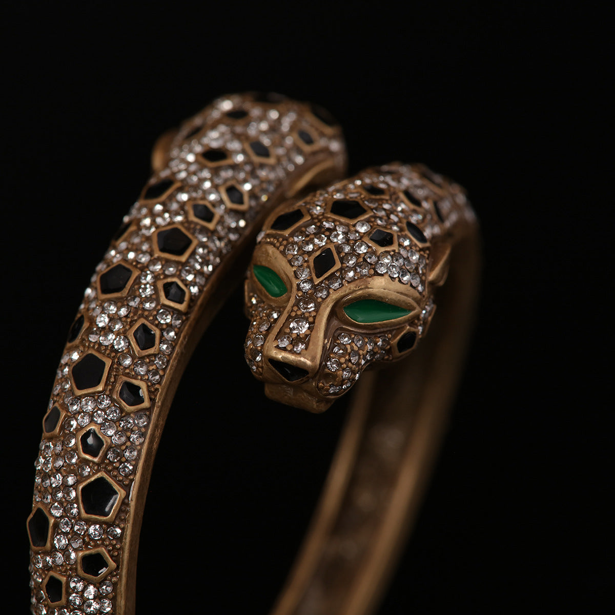 Elegant Antique Gold-Plated Copper Leopard Head Bangle with Rhinestones