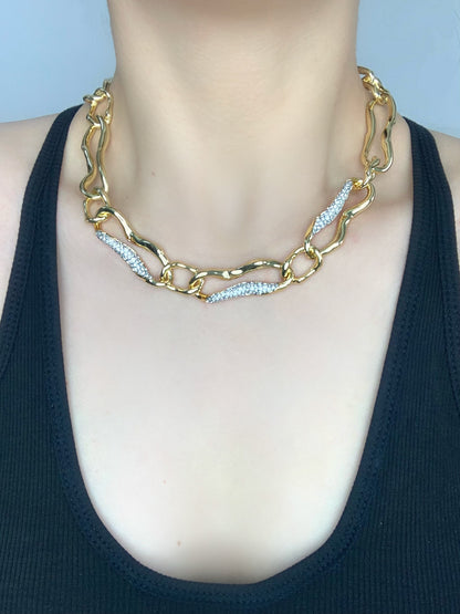 Avant-Garde Twist: Vintage Gold-Plated Copper Necklace with Micro-Pave Diamonds