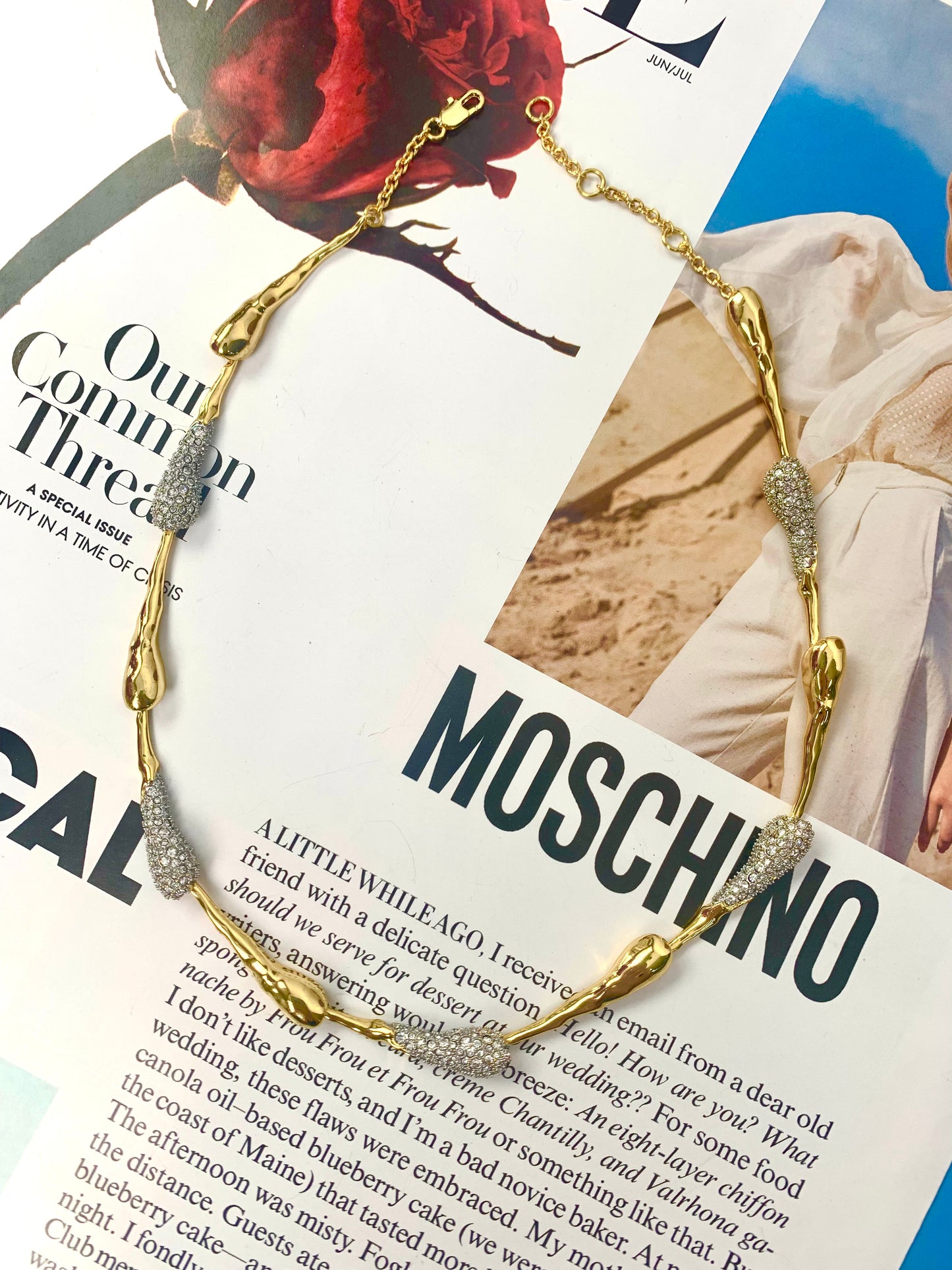 Vintage Gold-Plated Copper Two-Tone Full Diamond Teardrop Minimalist Loop Premium Necklace