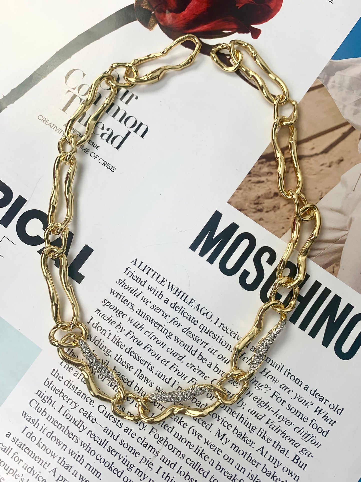 Avant-Garde Twist: Vintage Gold-Plated Copper Necklace with Micro-Pave Diamonds